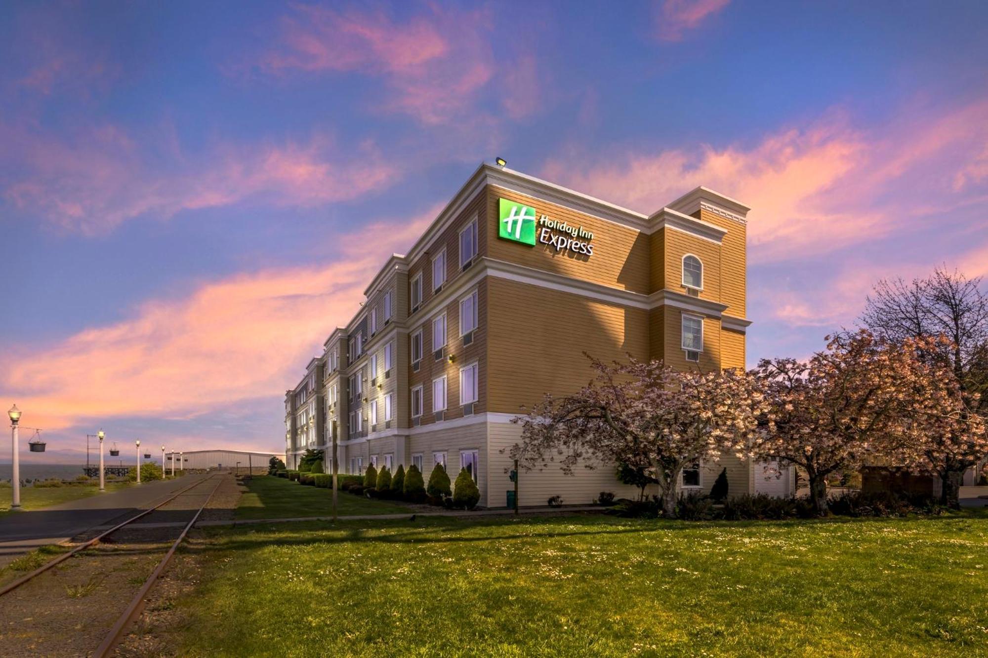 Holiday Inn Express Hotel & Suites Astoria By Ihg Exterior foto